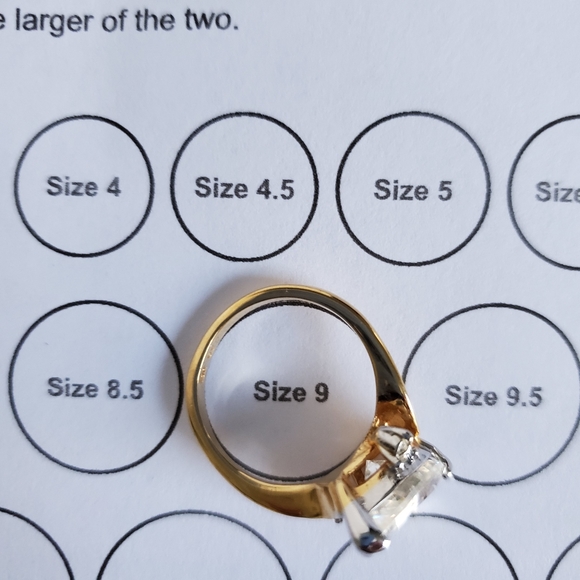 Pear Shaped Synthetic Diamond Engagement Ring sz 9 - Picture 6 of 11